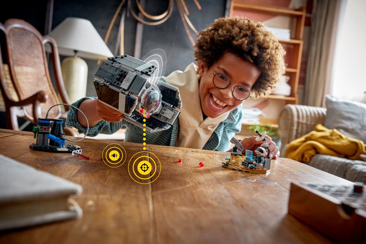 LEGO Star Wars, SMART Play: Myśliwiec TIE Dartha Vadera, 75421