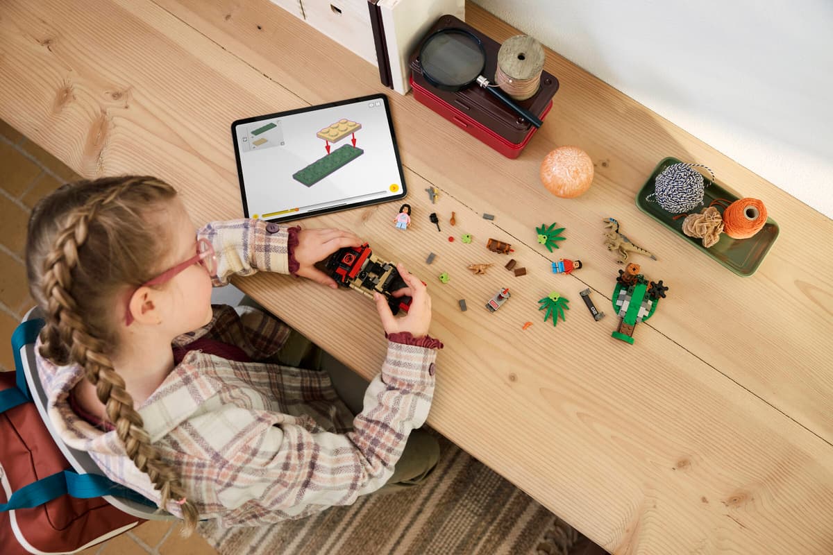 LEGO® 76972 Jurassic World - Ucieczka terenówką przed raptorem