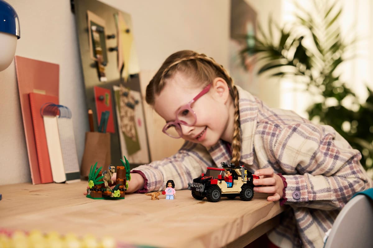 LEGO® 76972 Jurassic World - Ucieczka terenówką przed raptorem